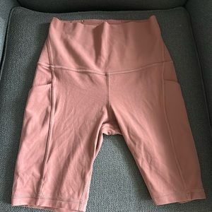 Lulu bike shorts - like new with pockets